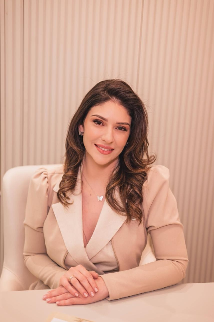 Dra. Andressa Thomazzoni, cirurgiã-dentista e especialista em Harmonização Orofacial